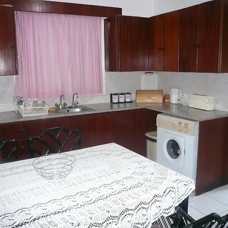 Ξενοδοχείο με διαμερίσματα Greenfields Country Club Λεμεσός