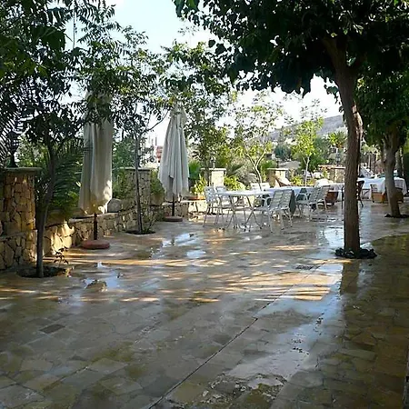 Greenfields Country Club Апарт-отель Лимасол
