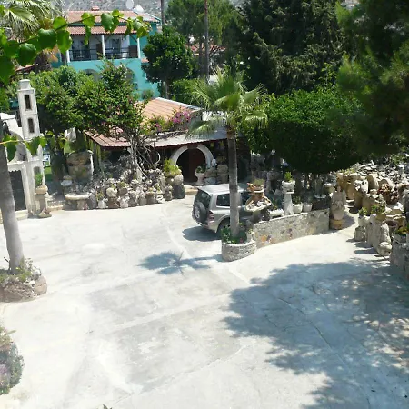 Greenfields Country Club מלון דירות לימסול